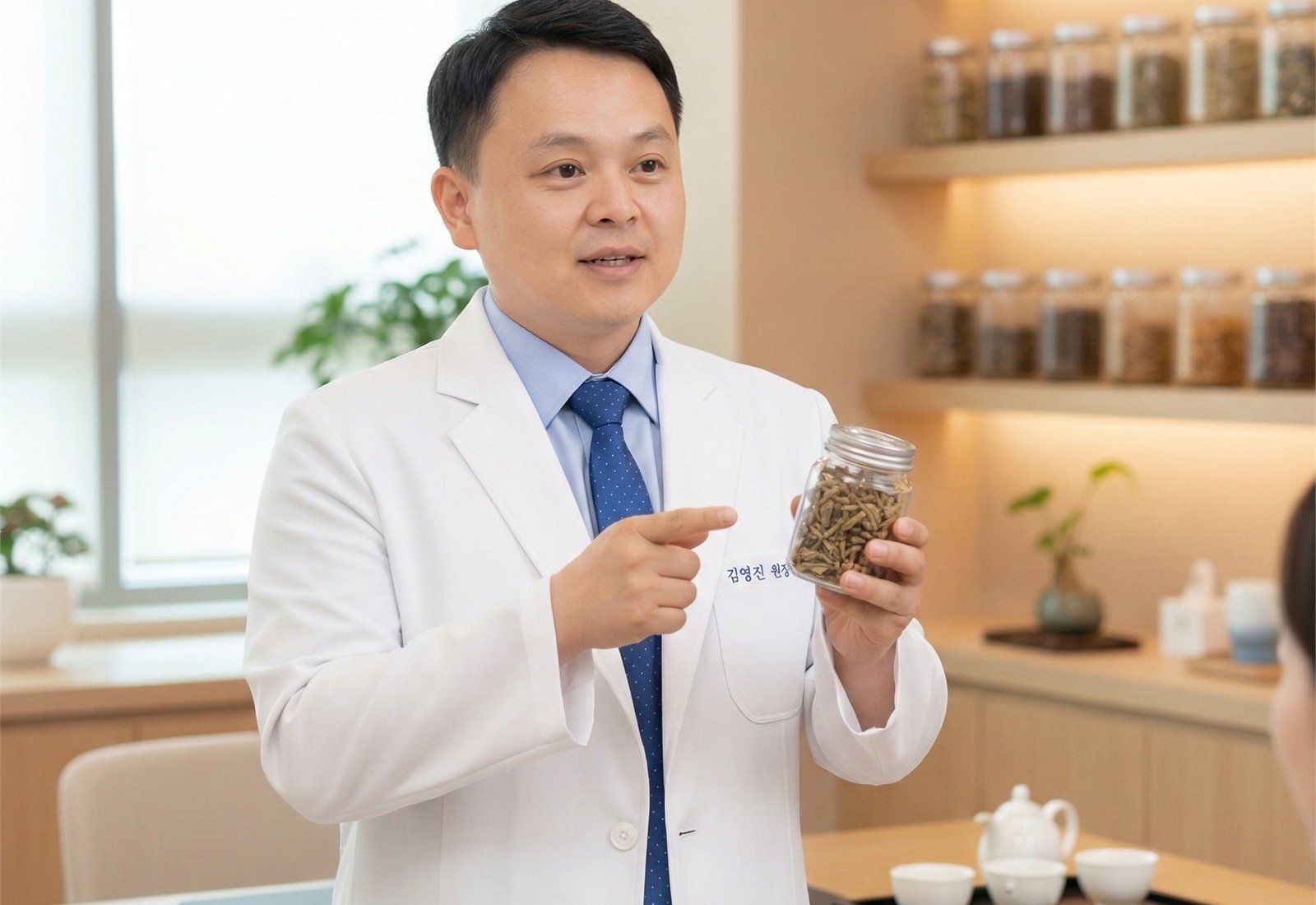 상담을 준비하는 노블아이경희한의원 원장